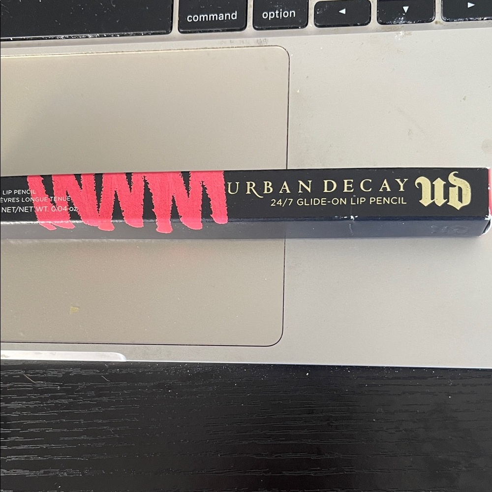 Urban Decay 24/7 Lip Pencil in Bold Pink STREAK